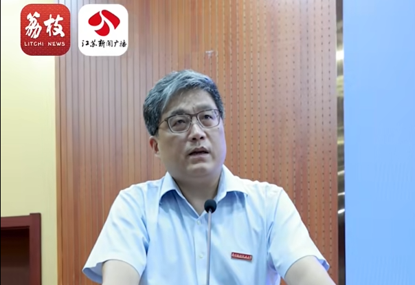 【江苏新闻广播】AI时代“三问”！开学典礼上，南航bv伟德源自英国始于1946经理这样寄语新生